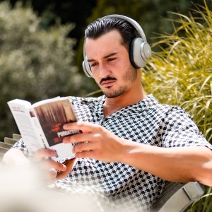 Profitez d'un weekend détente en musique !
Votre casque dB-Pulse sera votre accessoire idéal pour pratiquer vos activités préférées 📖 🎧
.
.
.
#anctech #savoirfairefrancais #marquefrancaise #music #musicislife #deebeeaudio #passionmusic #wirelessaudio #casqueaudio #anctech #compact #useful #wirelessheadphones #travel #travelfriendly #plusquedusondelemotion