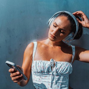 Profitez de l'application deeBee pour optimiser vos préférences d'écoute.
Disponible sur votre App Store & Google Store
.
.
#anctech #savoirfairefrancais #marquefrancaise #music #musicislife #deebeeaudio #passionmusic #wirelessaudio #casqueaudio #anctech #compact #useful #wirelessheadphones #travel #travelfriendly #plusquedusondelemotion