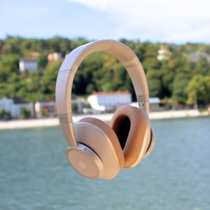 Le froid commence à se faire ressentir, nous espérons que notre casque dB-Pulse réussit à vous protéger un peu du froid grâce à nos coussinets ultra comfy 🎧☁️❄️
deeBee, Your Sound, Your Style !
.
.
.
#work #anctech #savoirfairefrancais #marquefrancaise #music #musicislife #deebeeaudio #passionmusic #wirelessaudio #casqueaudio #anctech #compact #useful #wirelessheadphones #travel #travelfriendly #plusquedusondelemotion