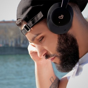 Un casque Bluetooth imaginé en France et conçu pour éveiller vos sens.
Avec 40h d'autonomie, adaptez votre style à votre casque et laissez-vous entraîner par un son de qualité !

deeBee™, your sound, your style ✨

.
.
.

#staytuned #plusquedusondelemotion #deeBee #casqueaudio #enceintebluetooth #son #music #anctech #ecouteurssansfil #dbpulse #yoursoundyourstyle #wirelessaudio