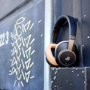 Parfait pour une utilisation quotidienne, le casque Bluetooth DeeBee dB-Pulse embarque une technologie de réduction de bruit active pour éliminer les sons ambiants. Brillant par son autonomie pouvant atteindre jusqu'à 40 heures d'utilisation, ses commandes tactiles vous offriront une expérience sonore des plus optimales ! 

.
.
.

#anctech #savoirfairefrancais #marquefrancaise #music #musicislife #deebeeaudio #passionmusic