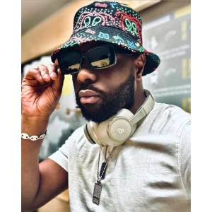 La marque @deebeeaudio est fière de travailler avec des artistes qui partagent une passion avérée pour la musique et de contribuer à offrir une expérience audio hors du commun !

Doté d'une technologie de pointe, le casque audio offre une expérience sonore inégalée pour les audiophiles les plus exigeants. 

Grâce à sa conception ergonomique, le casque dB-Pulse garantit un confort optimal pour une utilisation prolongée.

@gims 𝘸𝘦𝘢𝘳𝘪𝘯𝘨 𝘥𝘉-𝘗𝘶𝘭𝘴𝘦 𝘩𝘦𝘢𝘥𝘱𝘩𝘰𝘯𝘦 🎧