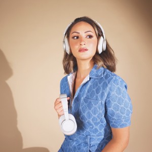 deeBee, Your Sound, Your Style
.
.
.
#work #anctech #savoirfairefrancais #marquefrancaise #music #musicislife #deebeeaudio #passionmusic #wirelessaudio #casqueaudio #anctech #compact #useful #wirelessheadphones #travel #travelfriendly #plusquedusondelemotion.