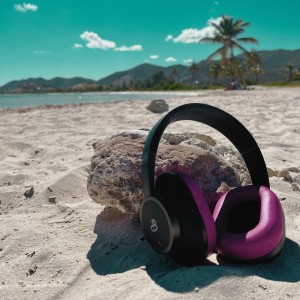 Notre casque dB-Pulse aussi, prend de belles couleurs cet été ! 😜
Votre compagnon de voyage idéal, pratique à transporter grâce à son design pliable, il se fera tout petit dans vos bagages ! 🫢🧳
deeBee, Your Sound, Your Style
.
.
.
#work #anctech #savoirfairefrancais #marquefrancaise #music #musicislife #deebeeaudio #passionmusic #wirelessaudio #casqueaudio #anctech #compact #useful #wirelessheadphones #travel #travelfriendly #plusquedusondelemotion.